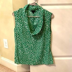 Beautiful Banana Republic cowl neck top in green an white. Size 4.